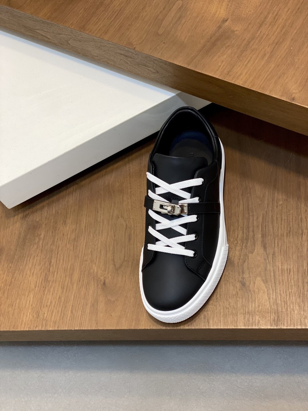 Men's Low-Top Lace-Up Sneakers — front